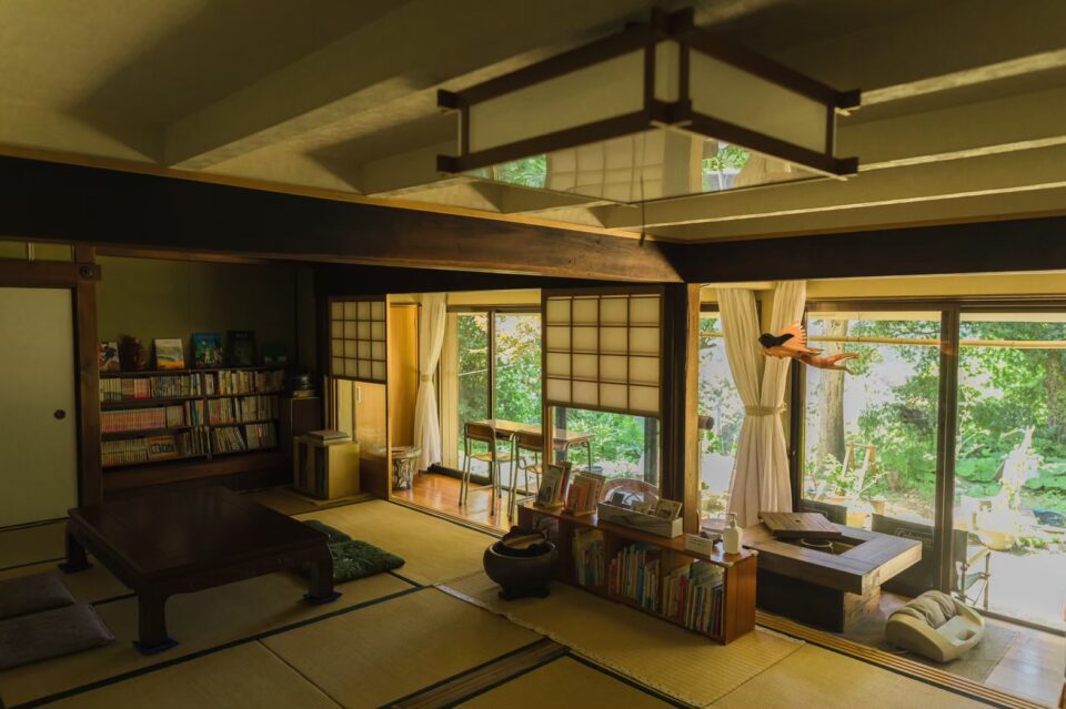 本と木もれ陽の宿　うたたねびよりの1枚目
